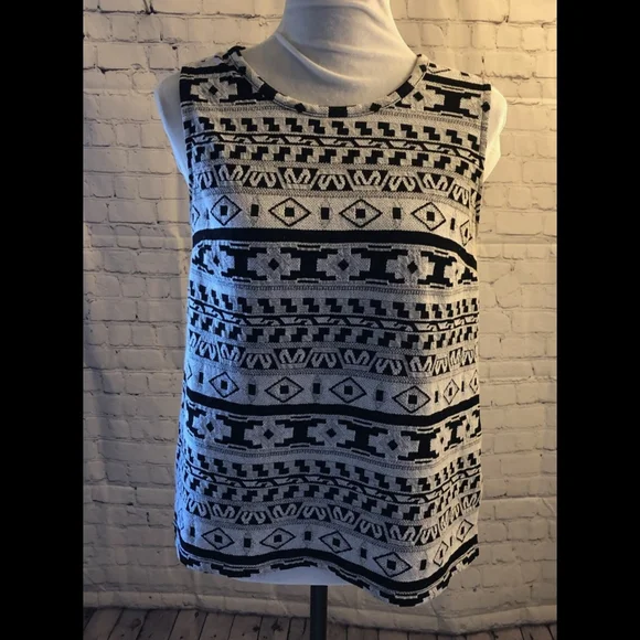 EUC Old Navy black & white sleeveless top - Medium - Picture 1 of 4